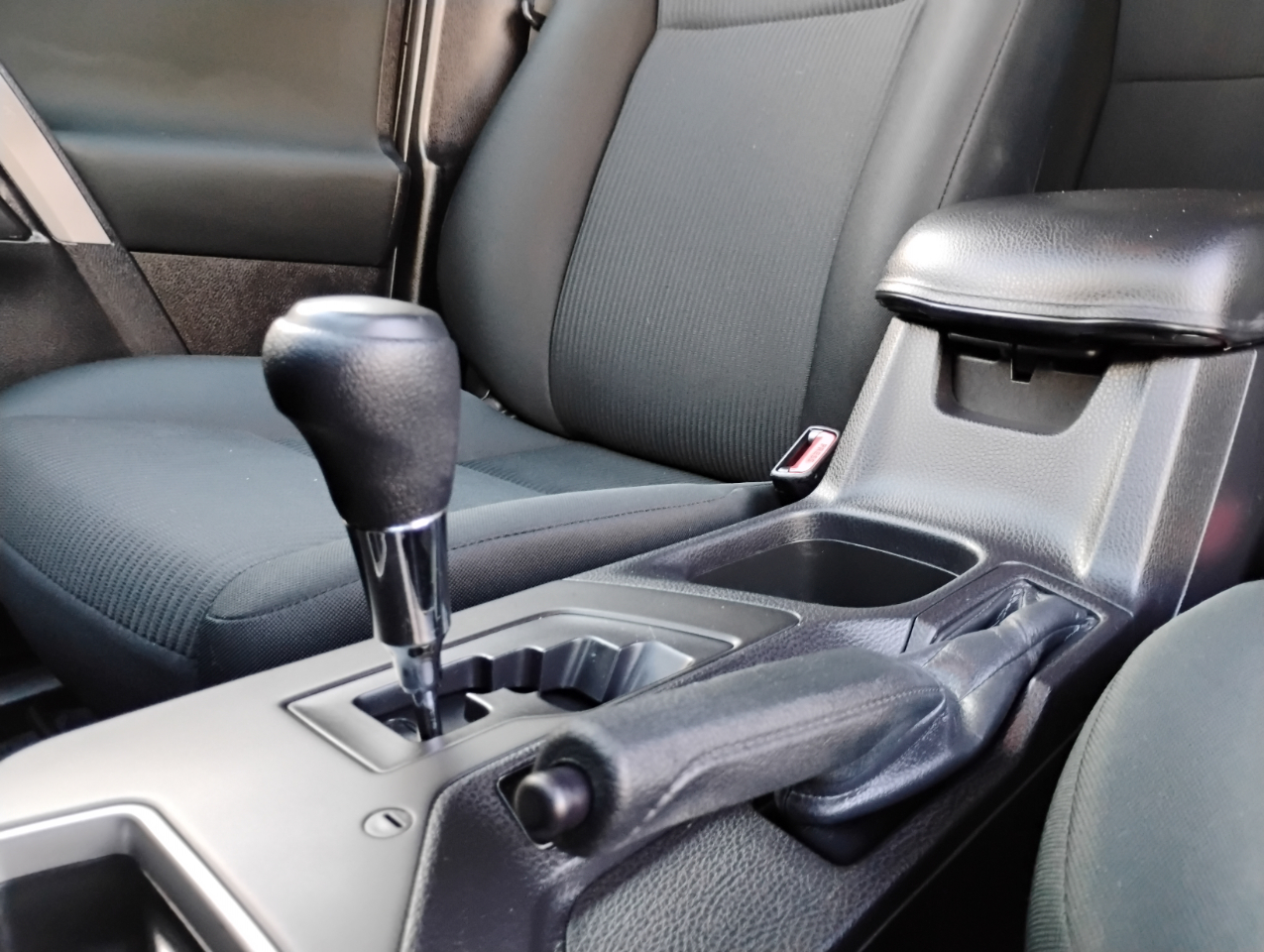 Toyota RAV4 LE FWD 2017