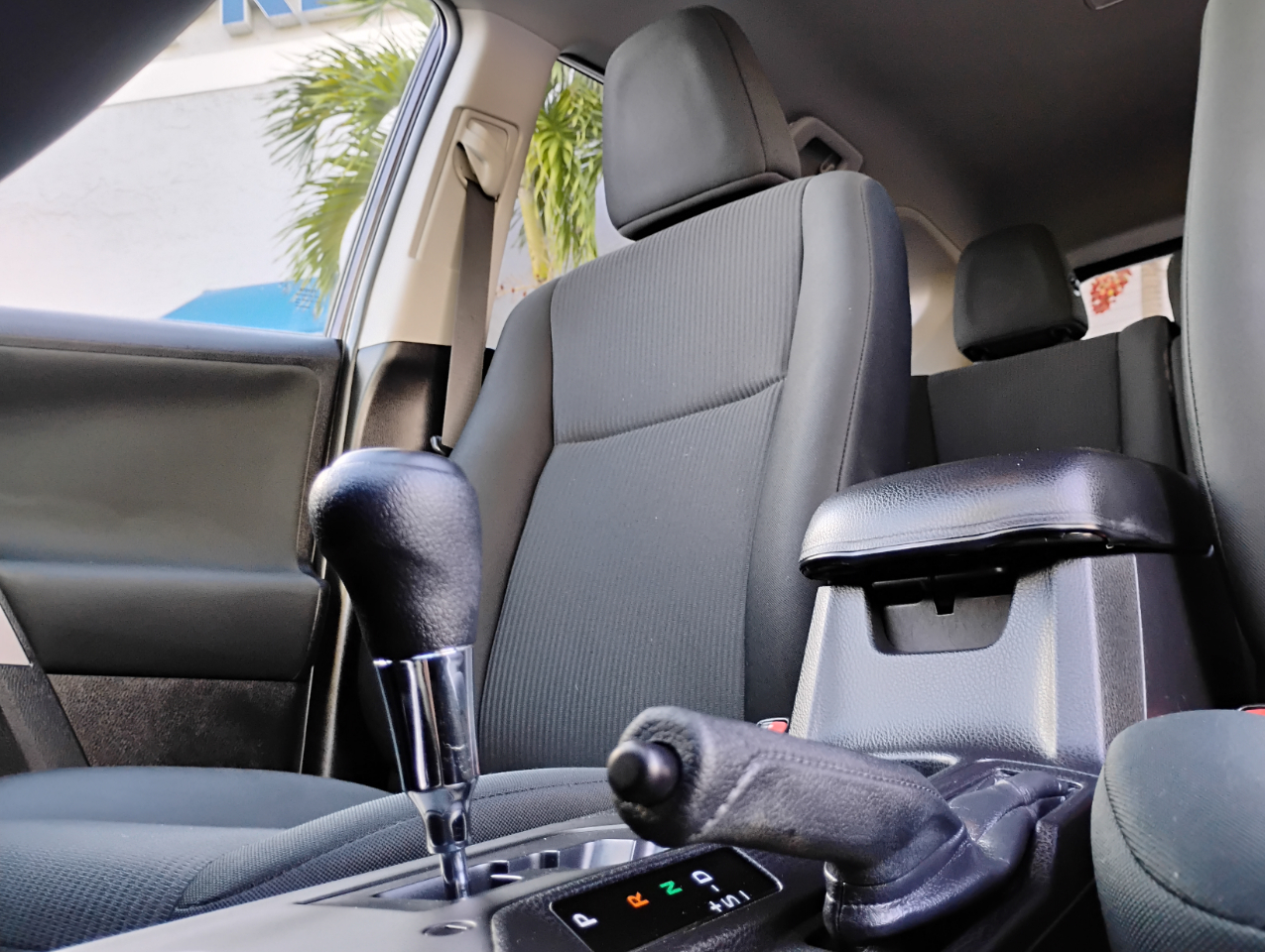 Toyota RAV4 LE FWD 2017