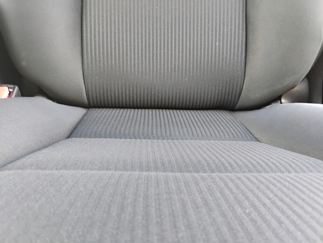 Toyota RAV4 LE FWD 2017