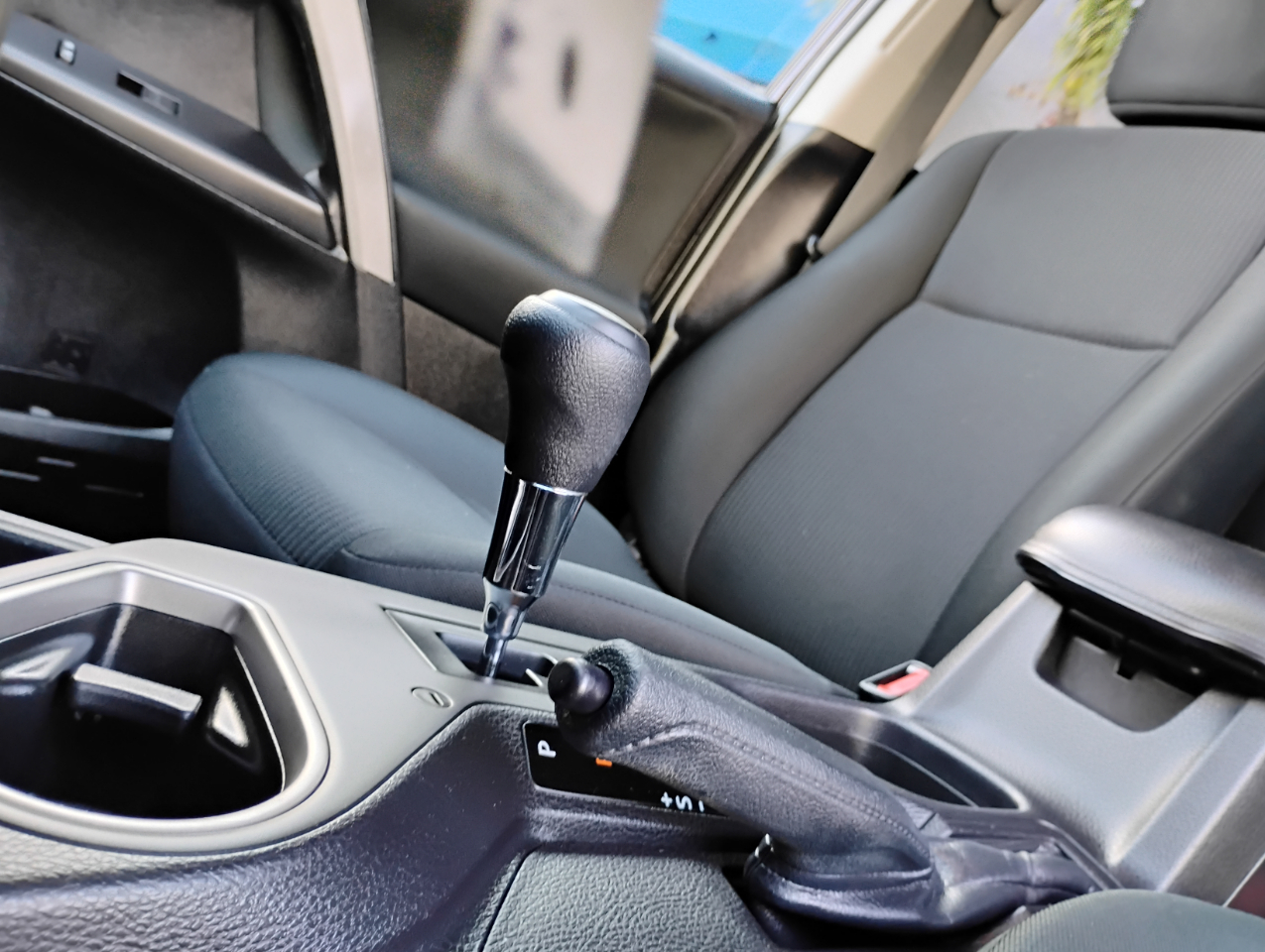 Toyota RAV4 LE FWD 2017