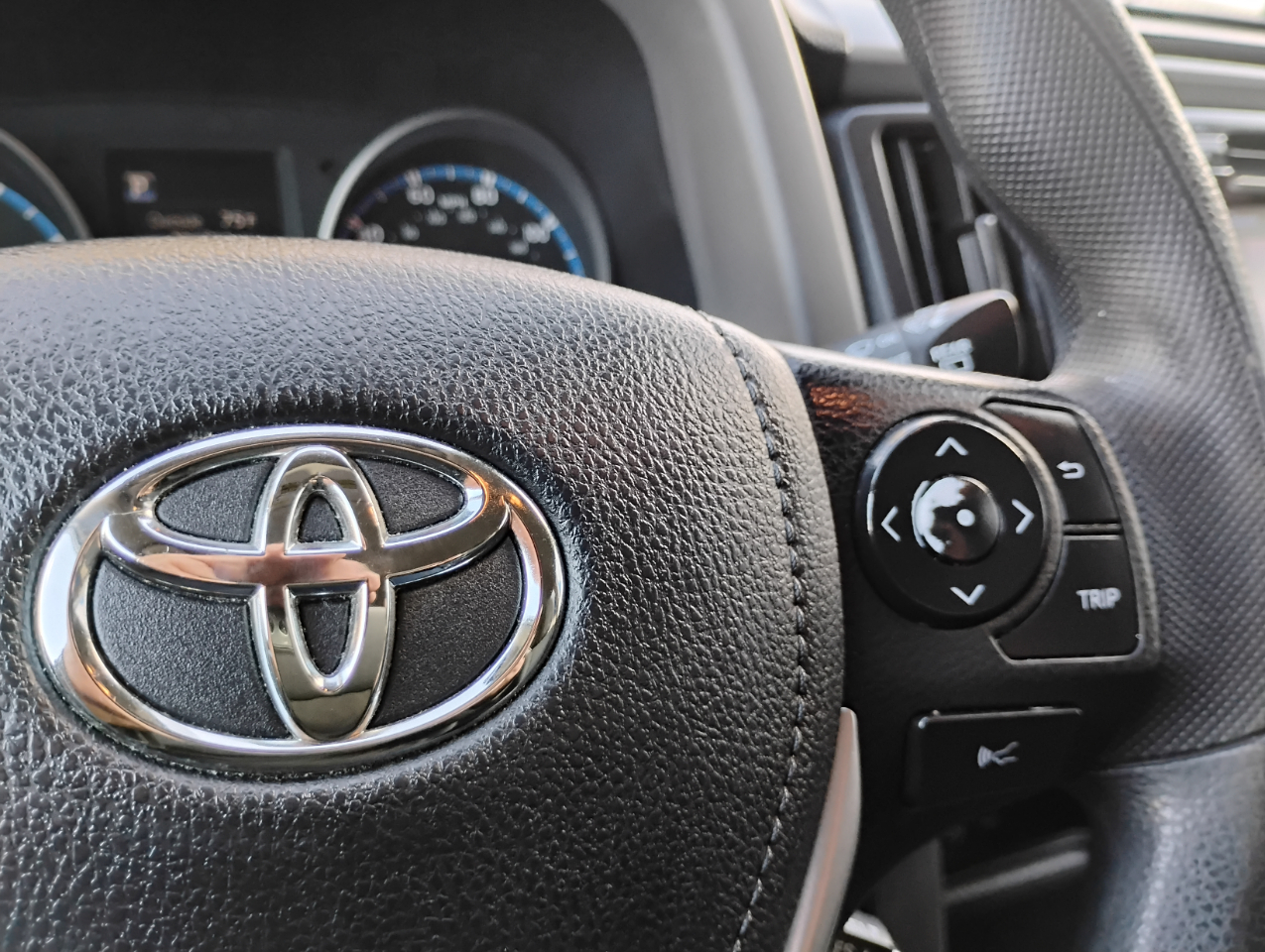 Toyota RAV4 LE FWD 2017