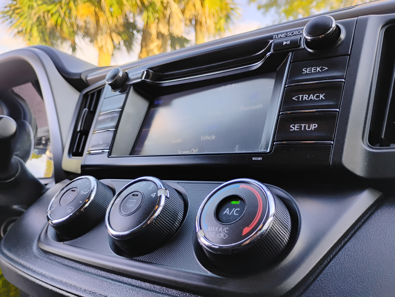 Toyota RAV4 LE FWD 2017