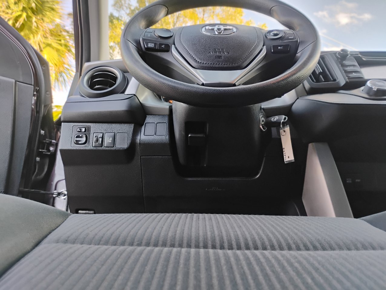 Toyota RAV4 LE FWD 2017