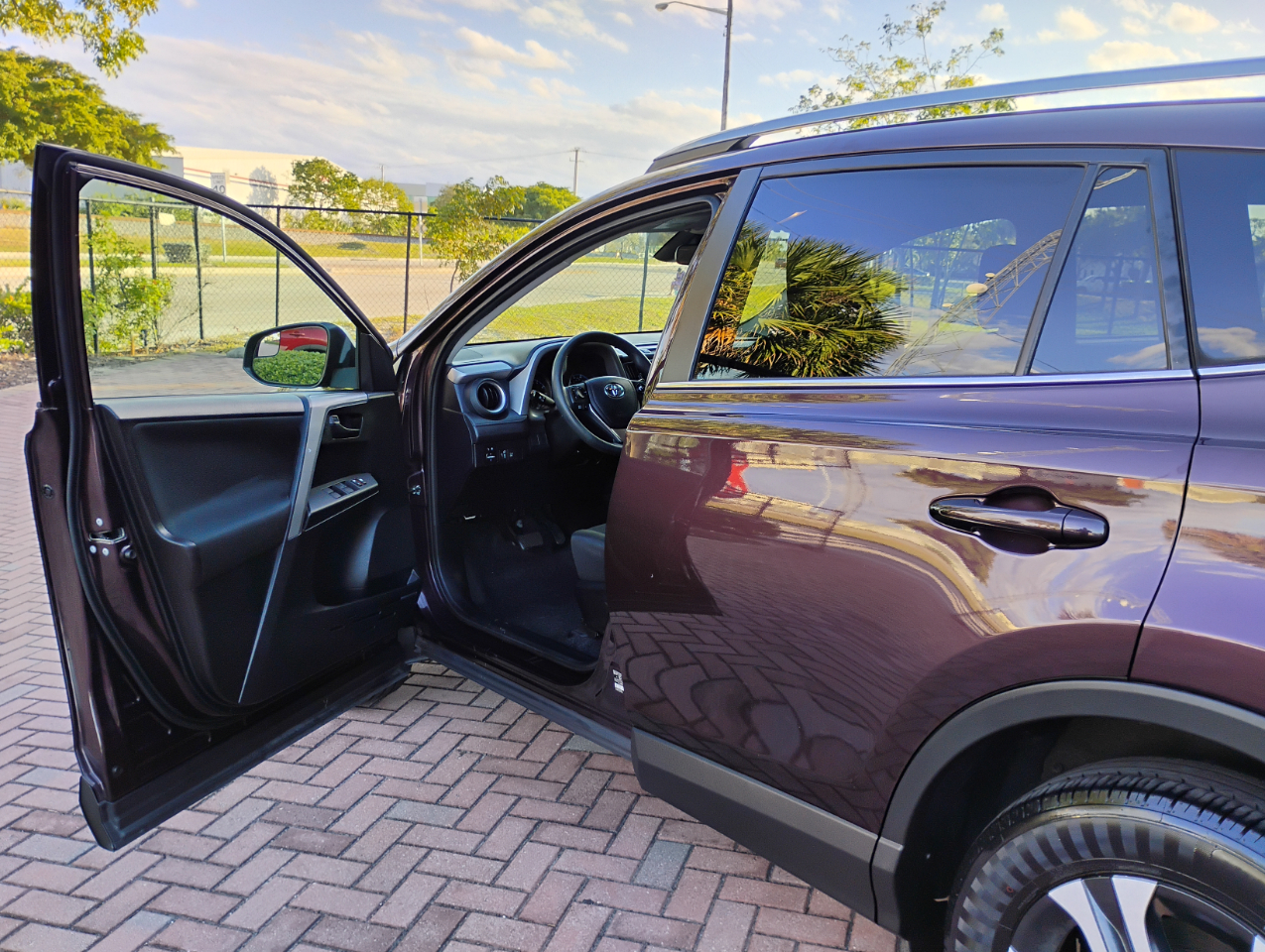 Toyota RAV4 LE FWD 2017