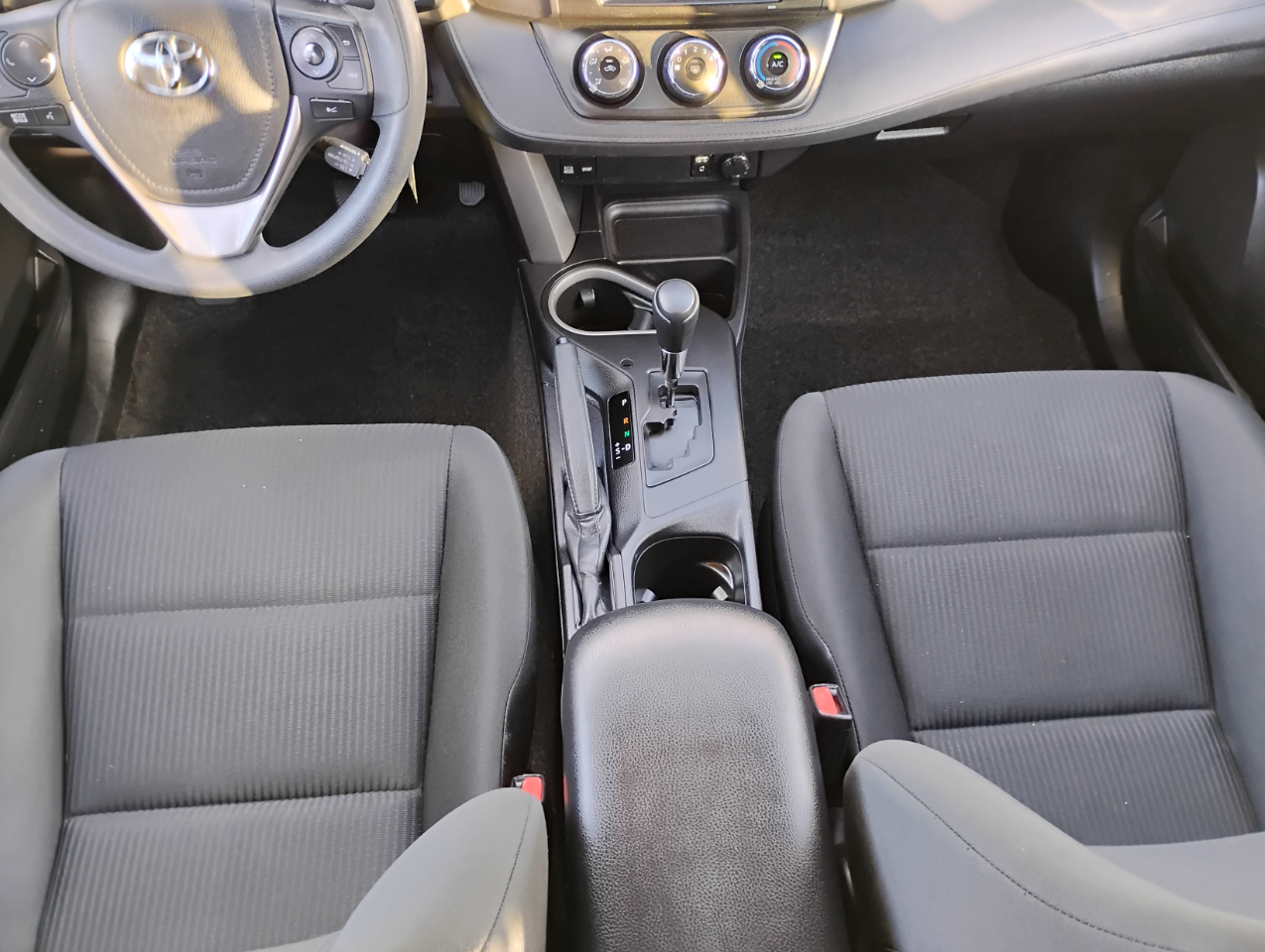 Toyota RAV4 LE FWD 2017