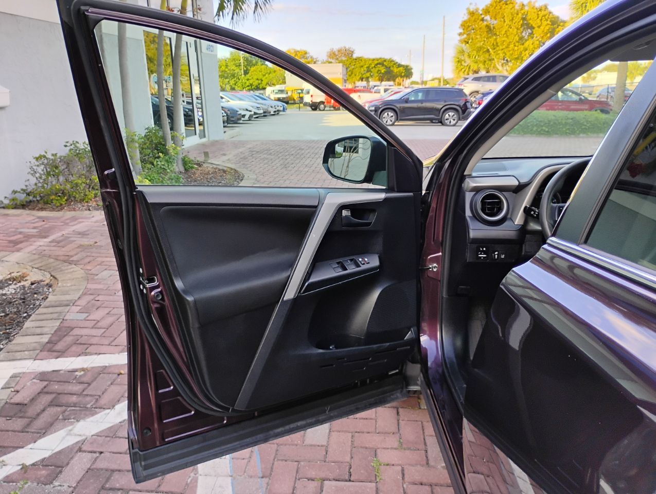 Toyota RAV4 LE FWD 2017