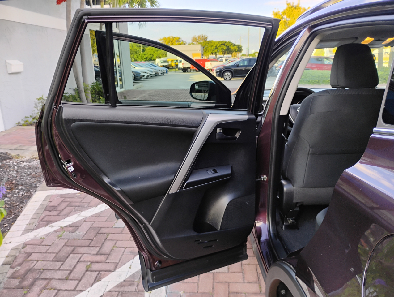 Toyota RAV4 LE FWD 2017