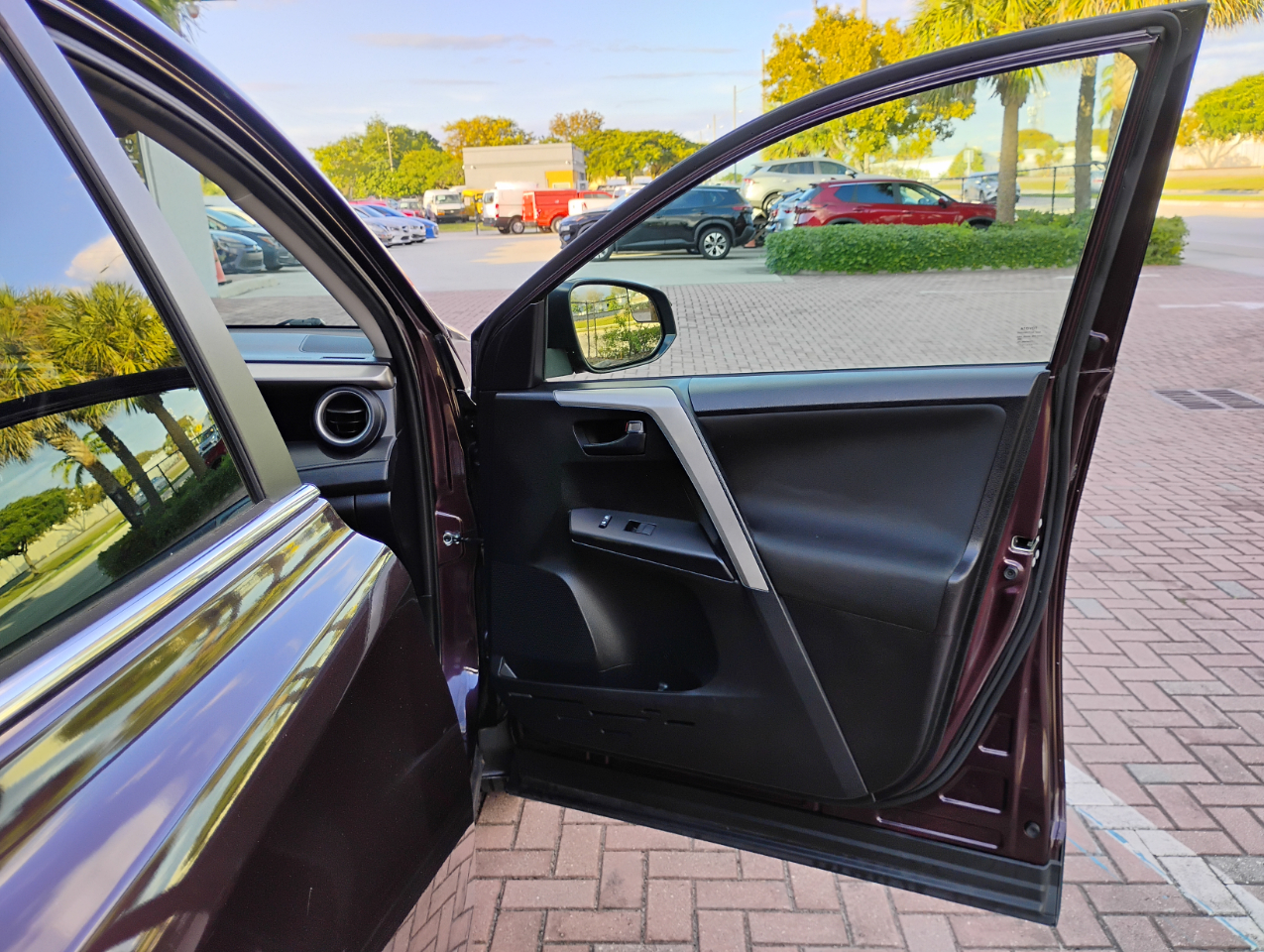 Toyota RAV4 LE FWD 2017