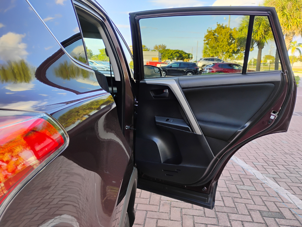 Toyota RAV4 LE FWD 2017