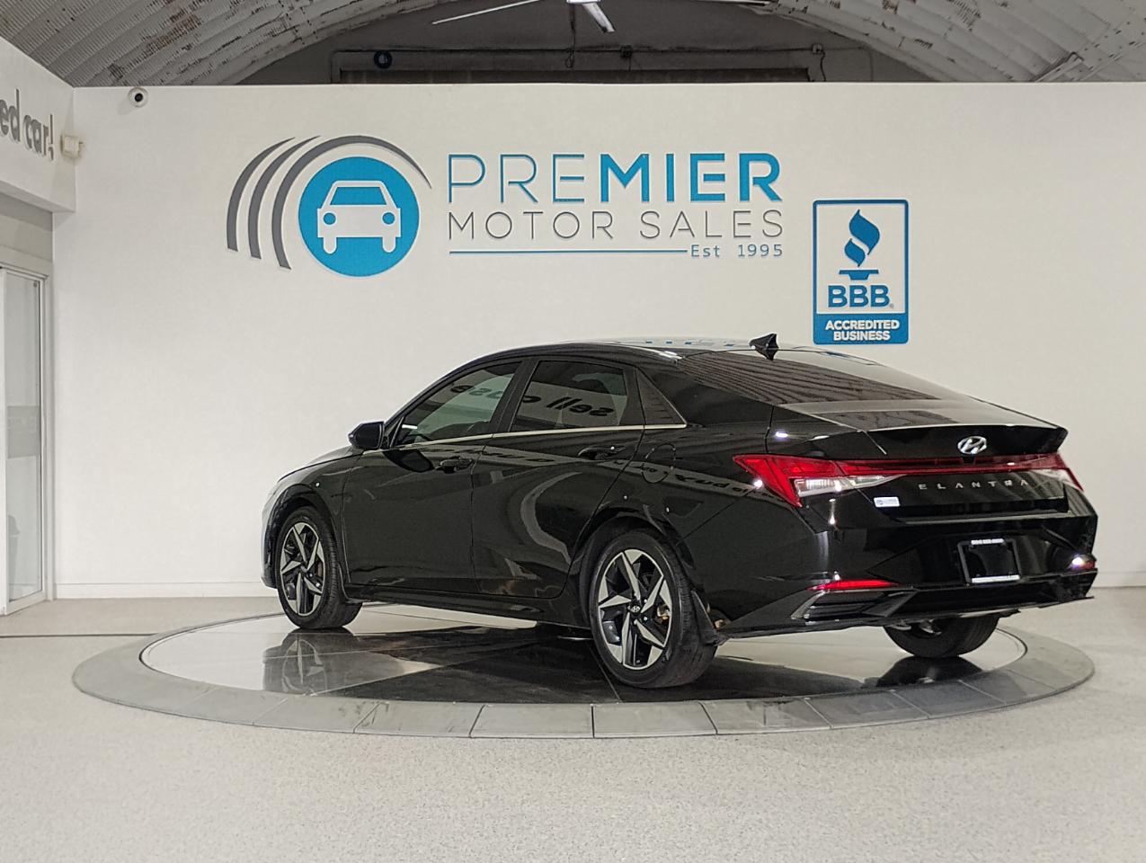 Hyundai Elantra SE Auto 2022