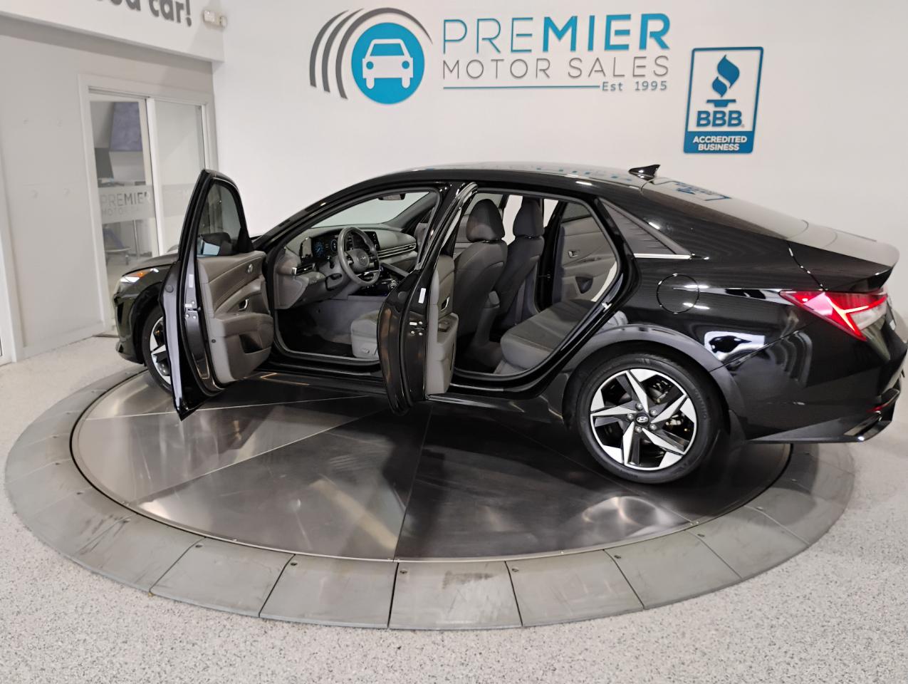 Hyundai Elantra SE Auto 2022