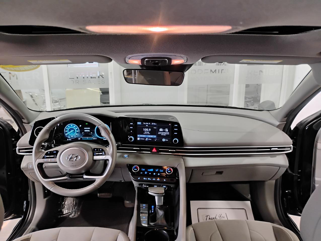 Hyundai Elantra SE Auto 2022