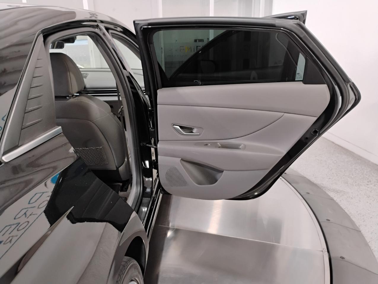 Hyundai Elantra SE Auto 2022