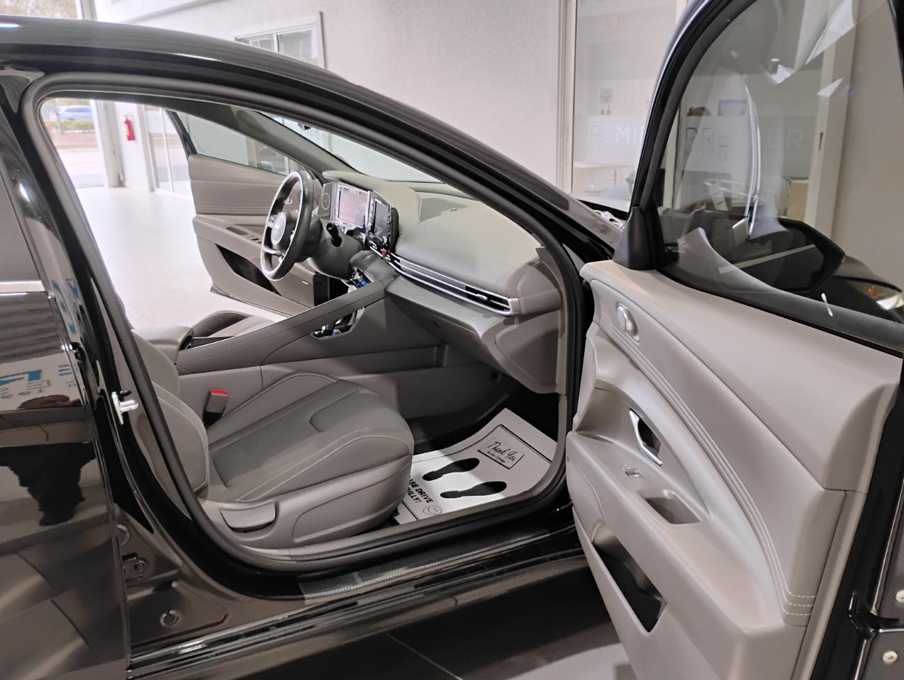 Hyundai Elantra SE Auto 2022