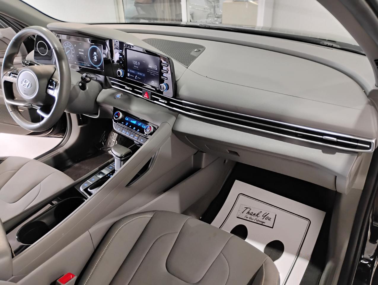 Hyundai Elantra SE Auto 2022