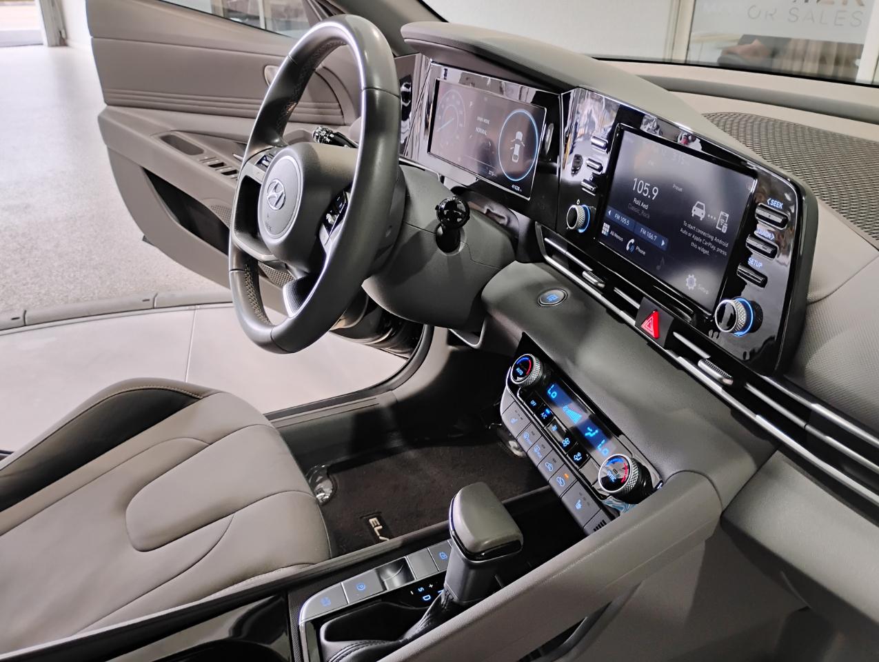 Hyundai Elantra SE Auto 2022