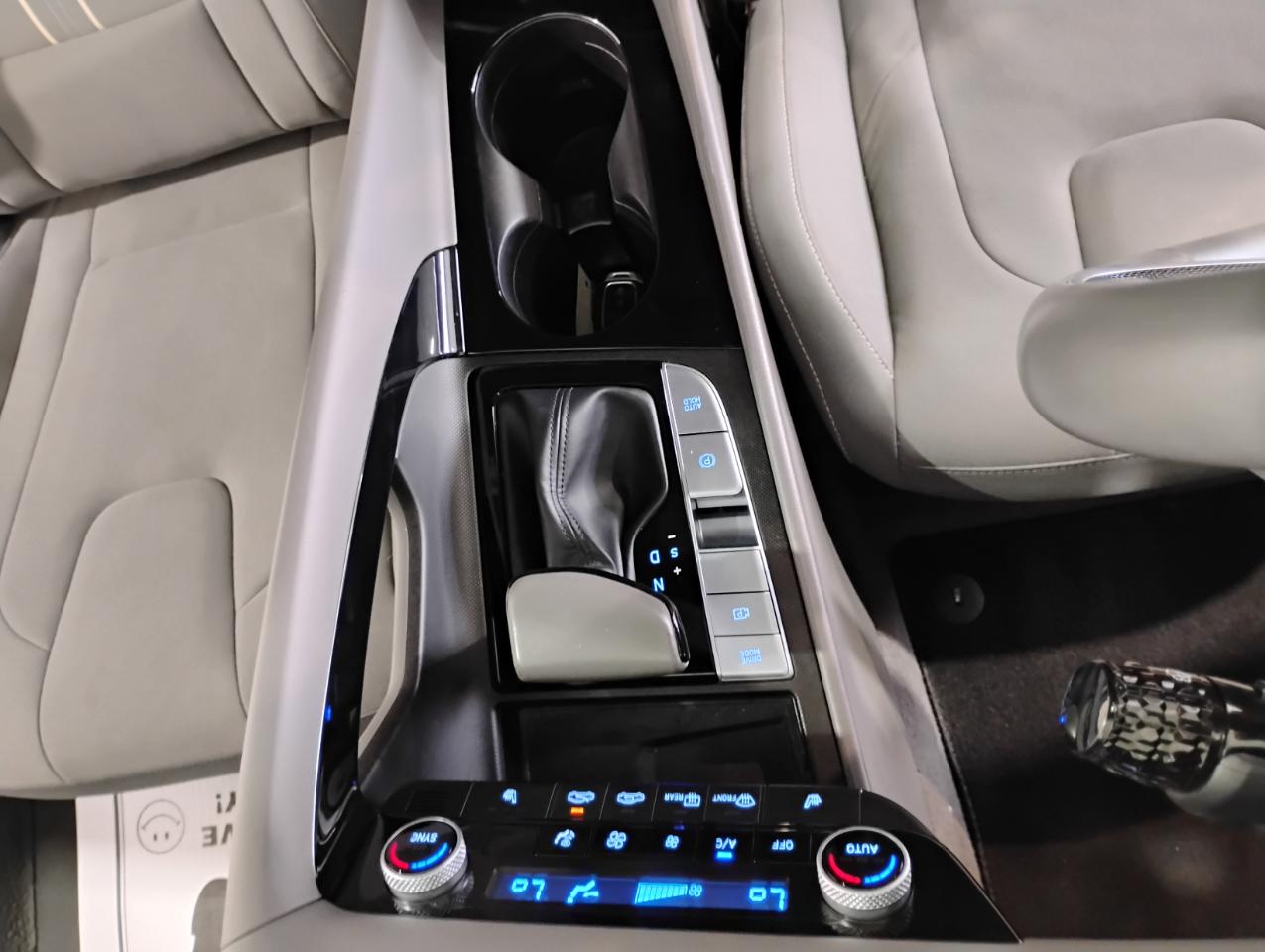 Hyundai Elantra SE Auto 2022