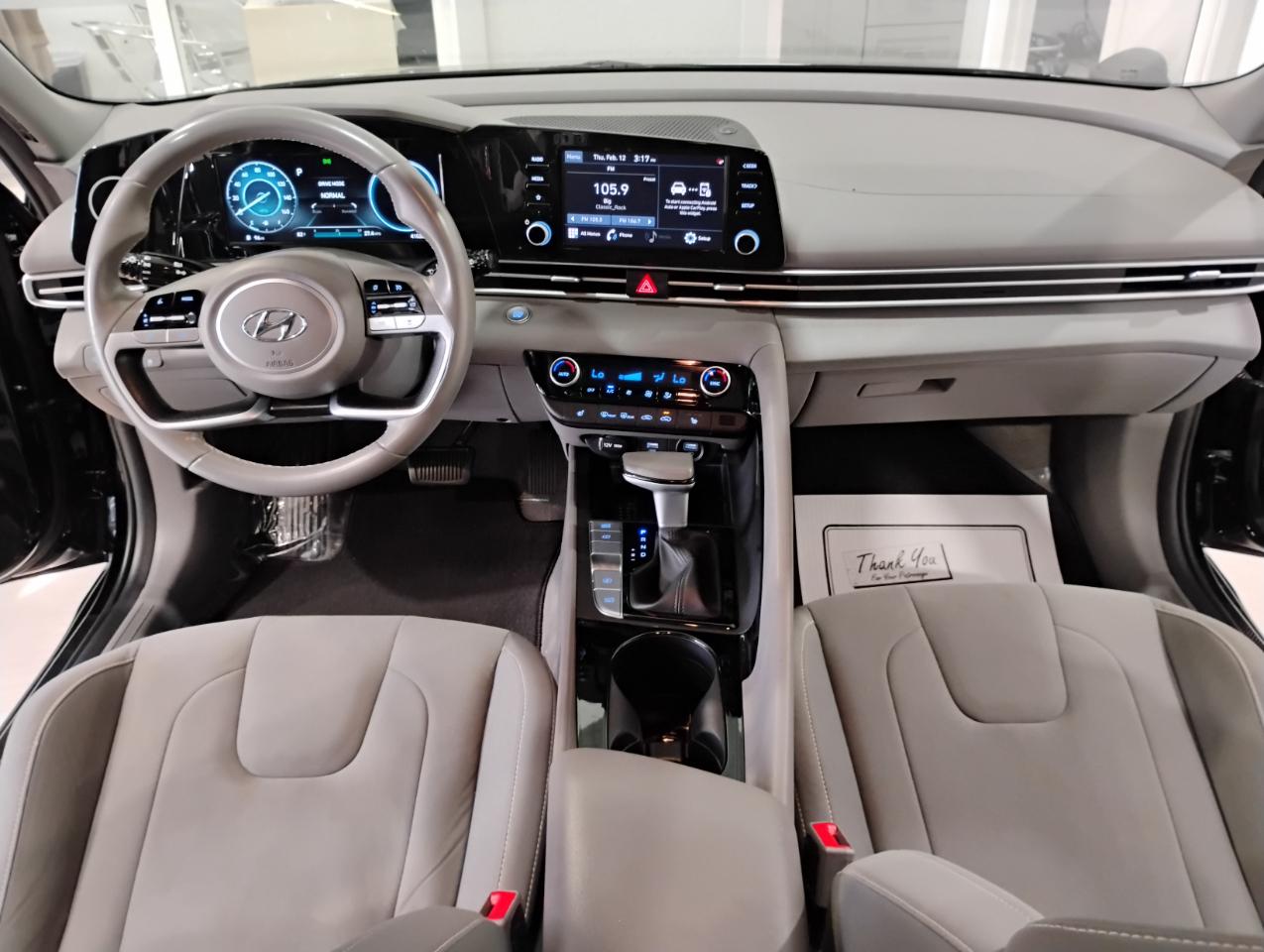 Hyundai Elantra SE Auto 2022