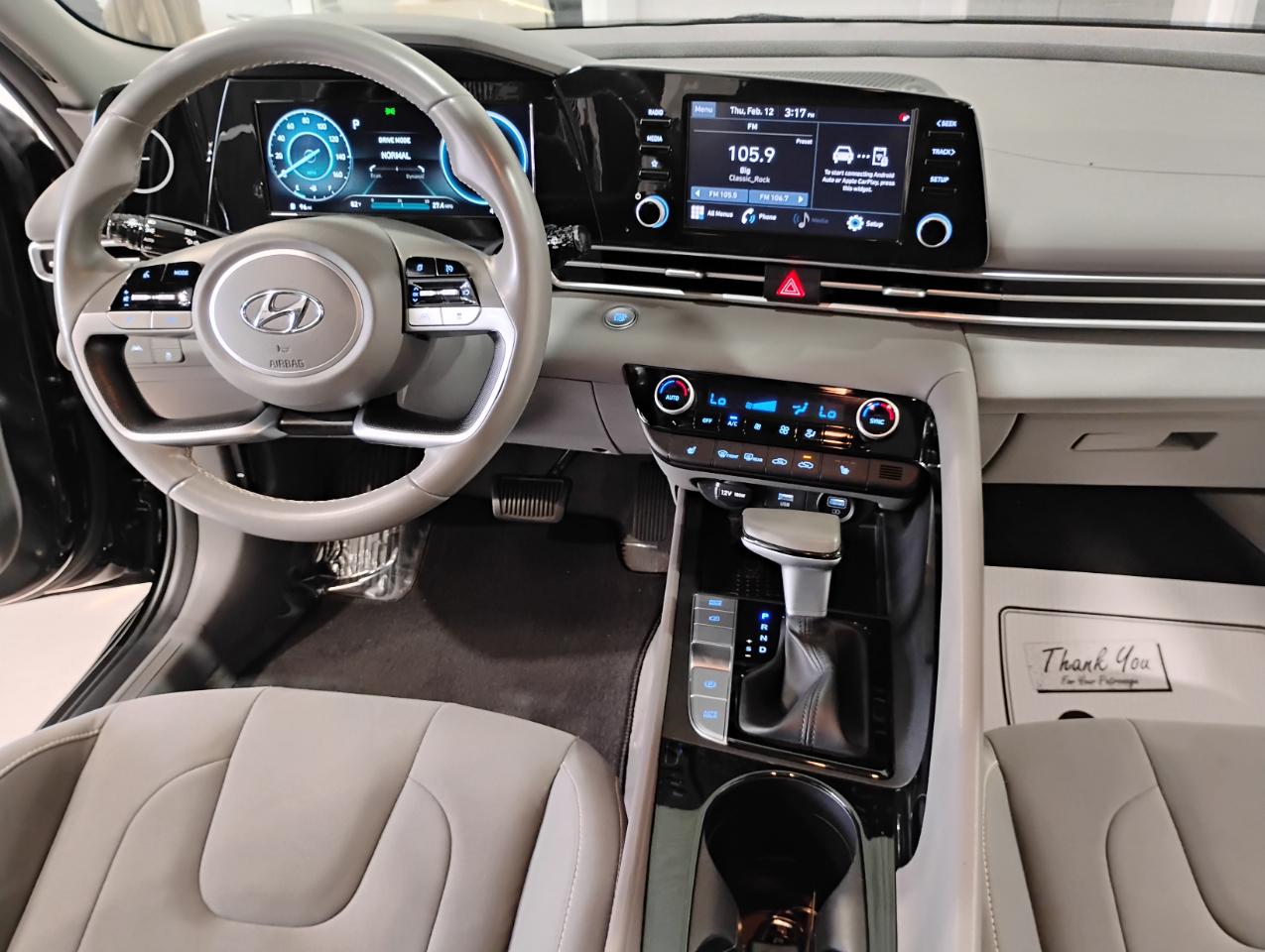 Hyundai Elantra SE Auto 2022