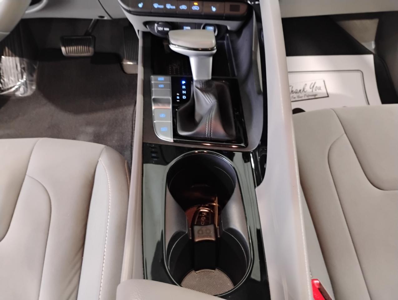 Hyundai Elantra SE Auto 2022