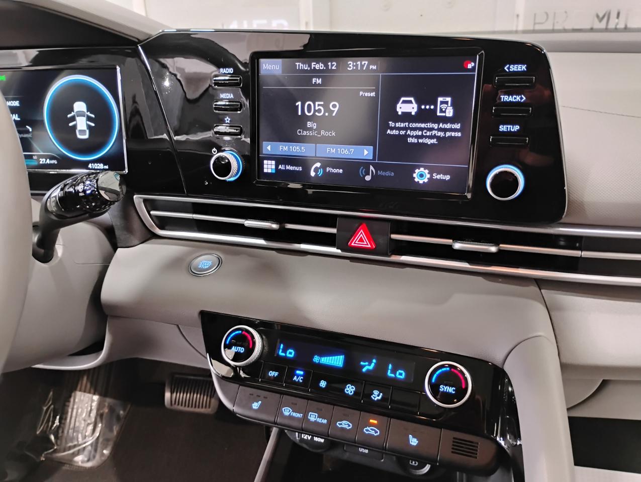 Hyundai Elantra SE Auto 2022