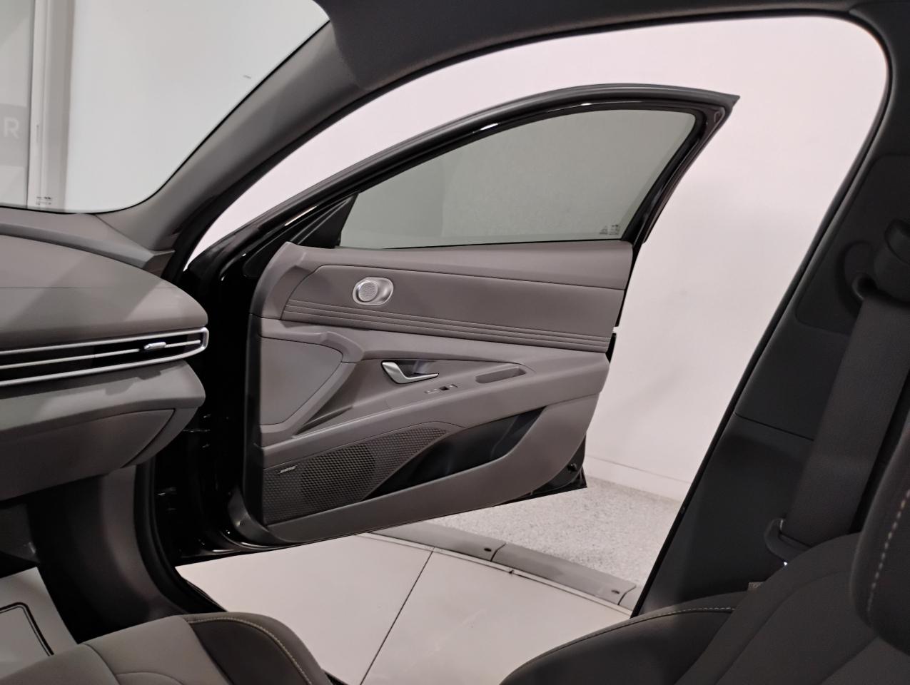 Hyundai Elantra SE Auto 2022