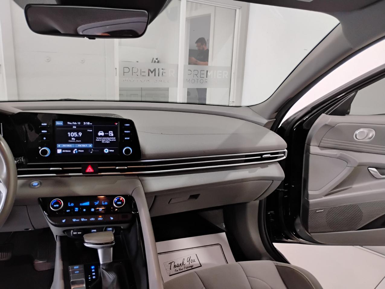 Hyundai Elantra SE Auto 2022