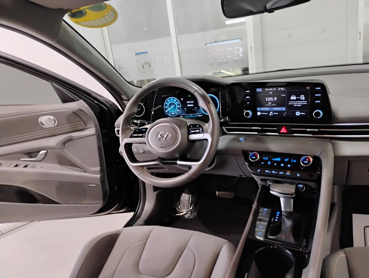 Hyundai Elantra SE Auto 2022