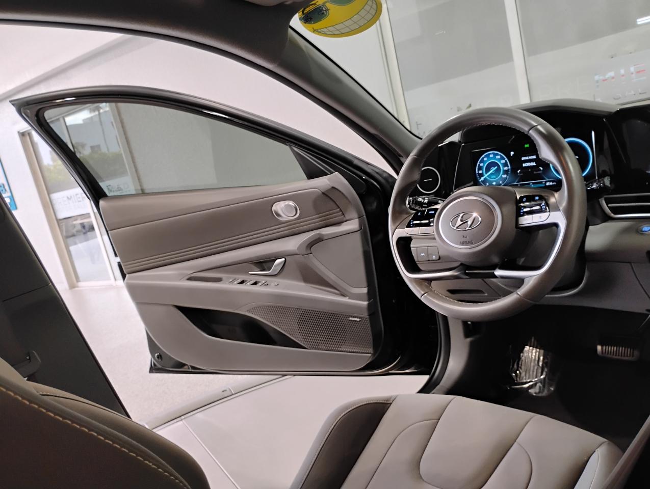 Hyundai Elantra SE Auto 2022