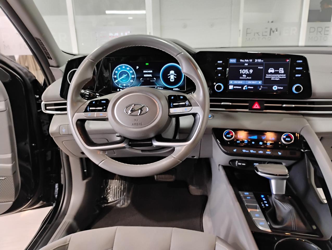 Hyundai Elantra SE Auto 2022