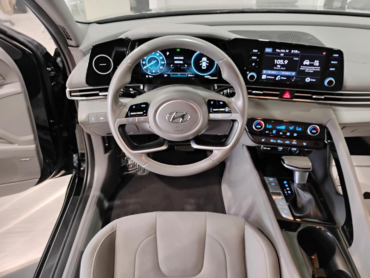 Hyundai Elantra SE Auto 2022