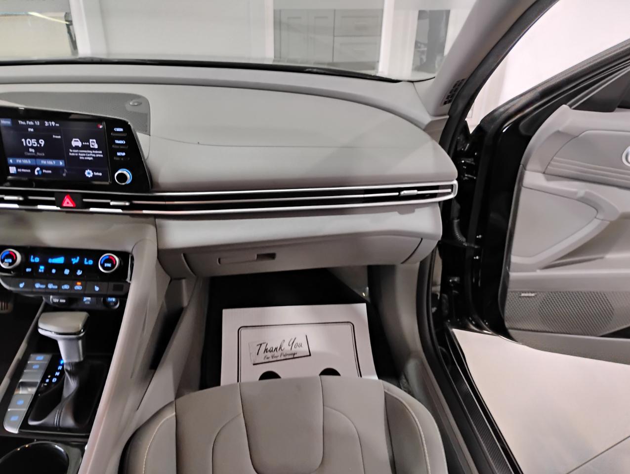 Hyundai Elantra SE Auto 2022