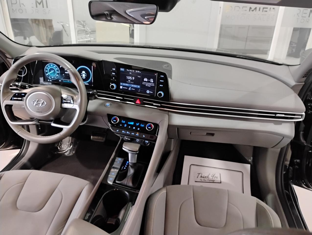 Hyundai Elantra SE Auto 2022