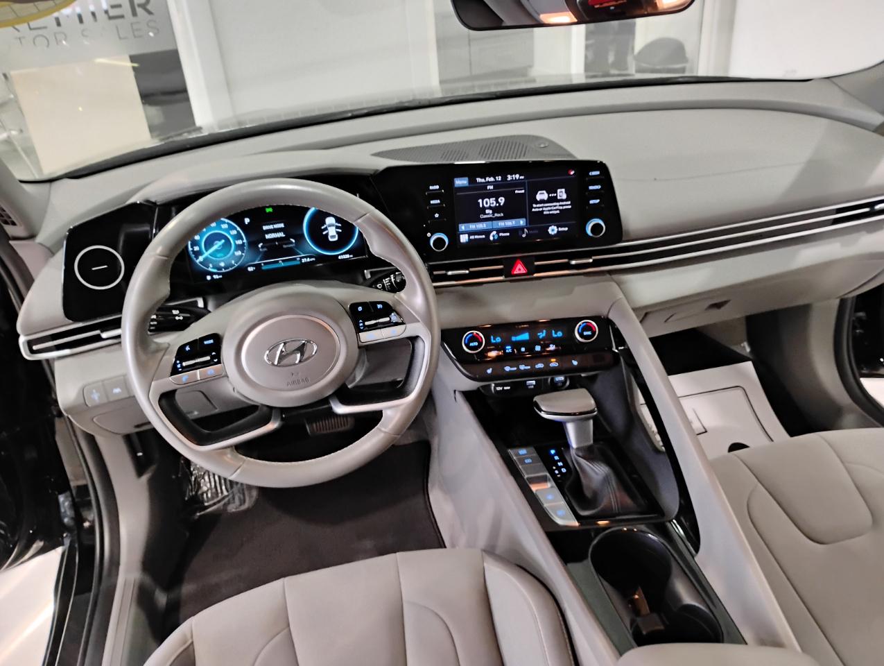 Hyundai Elantra SE Auto 2022