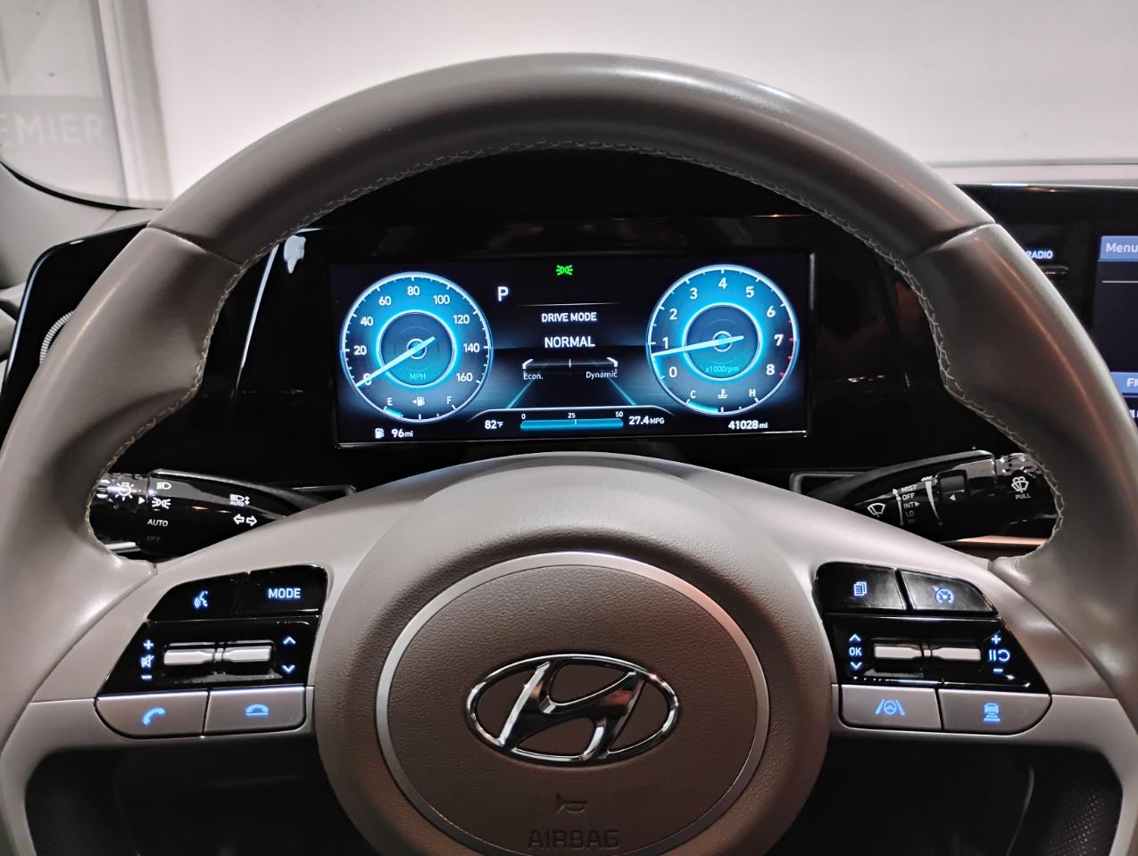 Hyundai Elantra SE Auto 2022