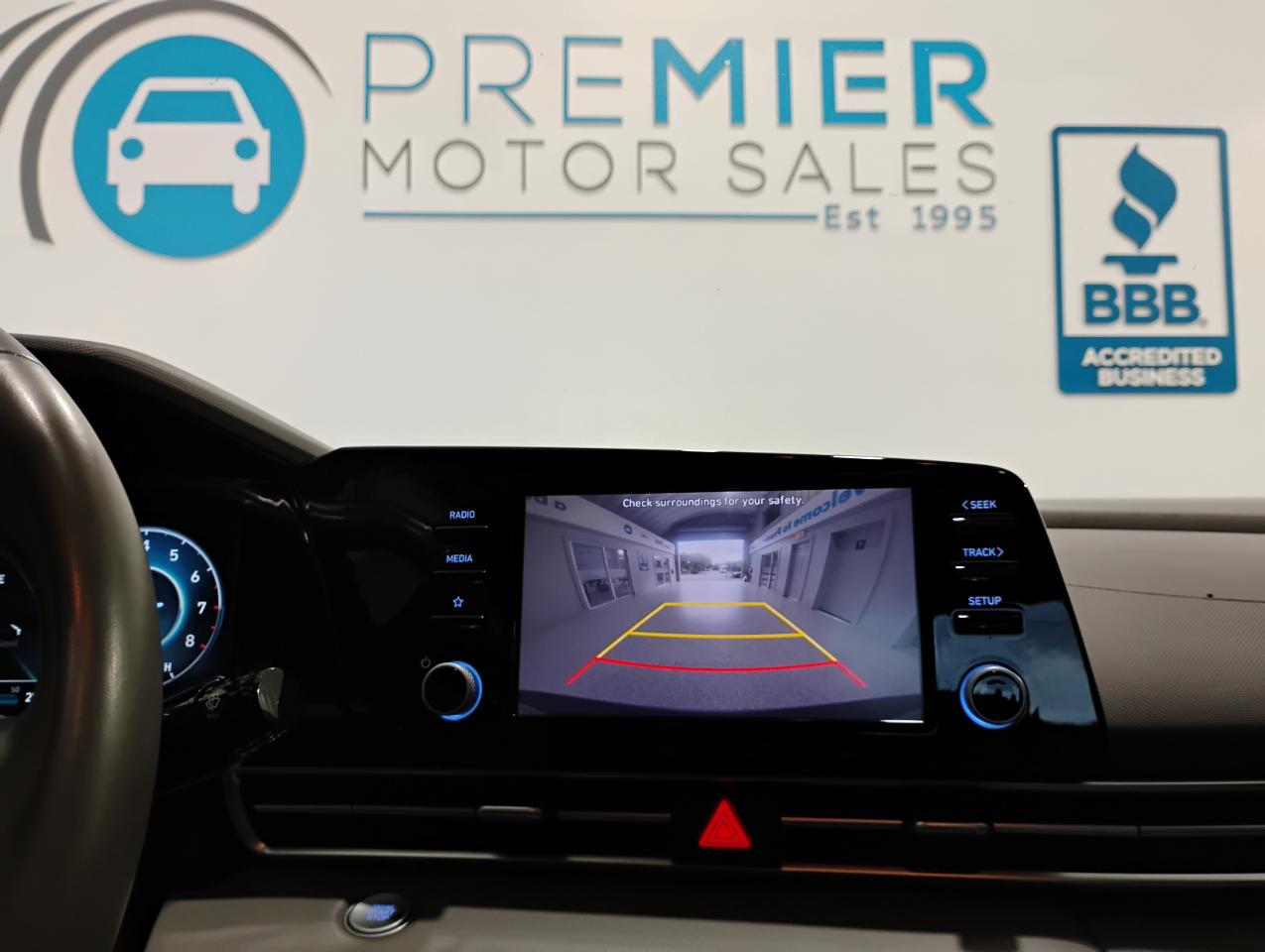 Hyundai Elantra SE Auto 2022