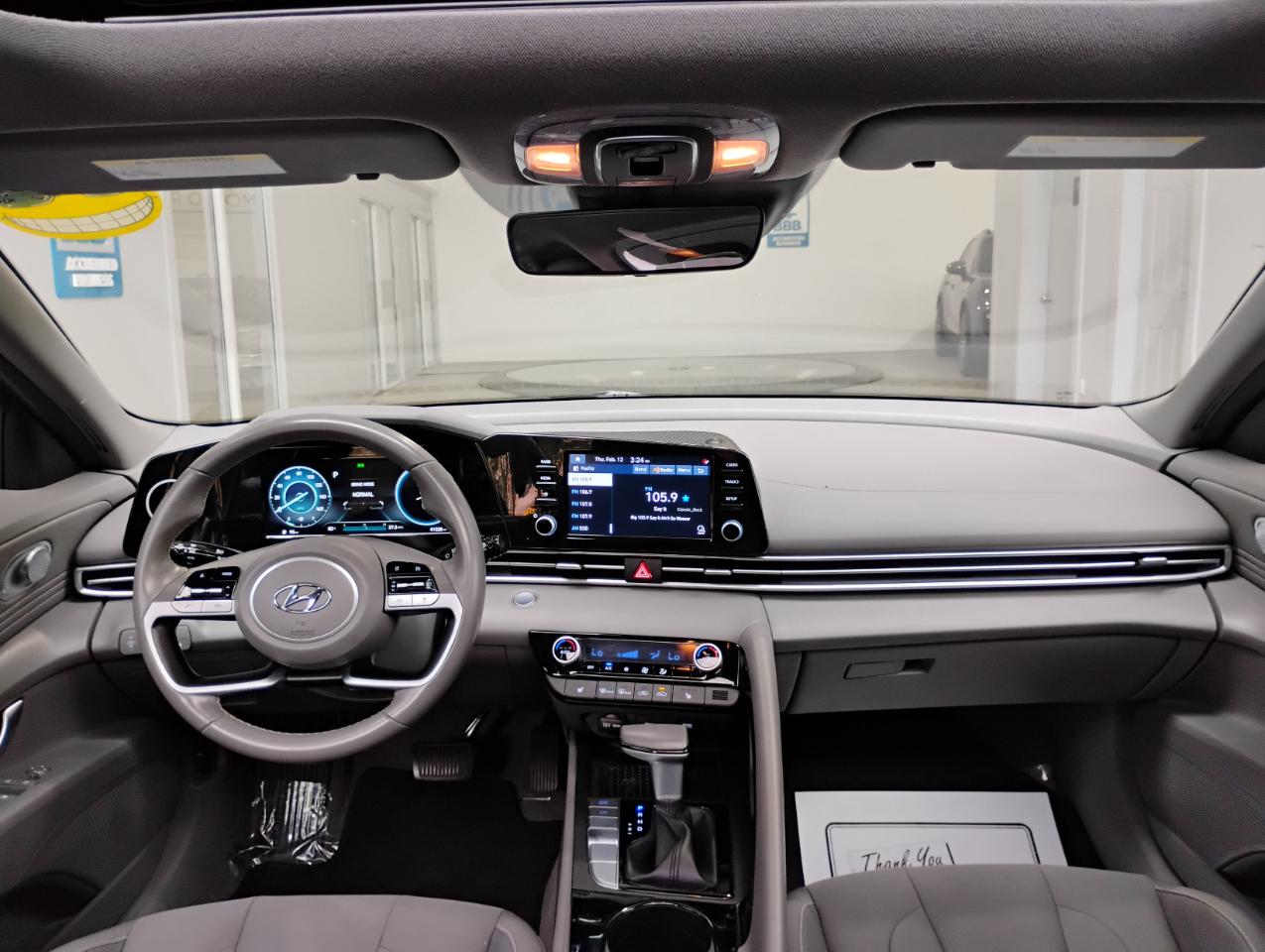 Hyundai Elantra SE Auto 2022