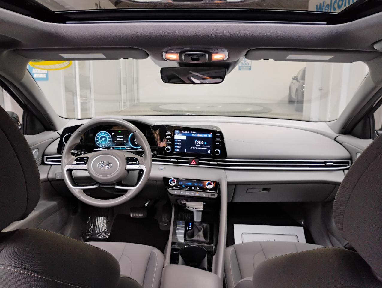 Hyundai Elantra SE Auto 2022