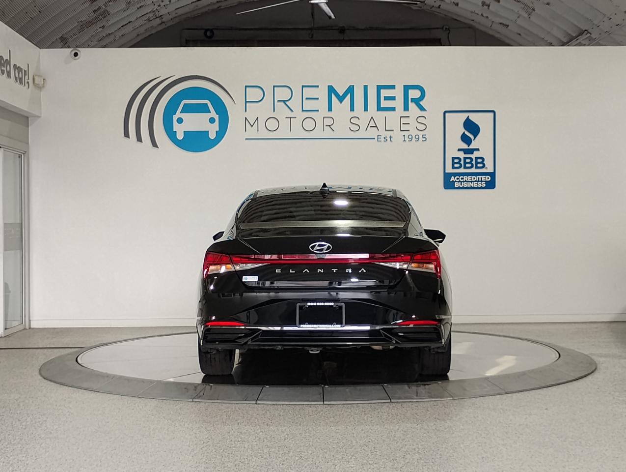 Hyundai Elantra SE Auto 2022