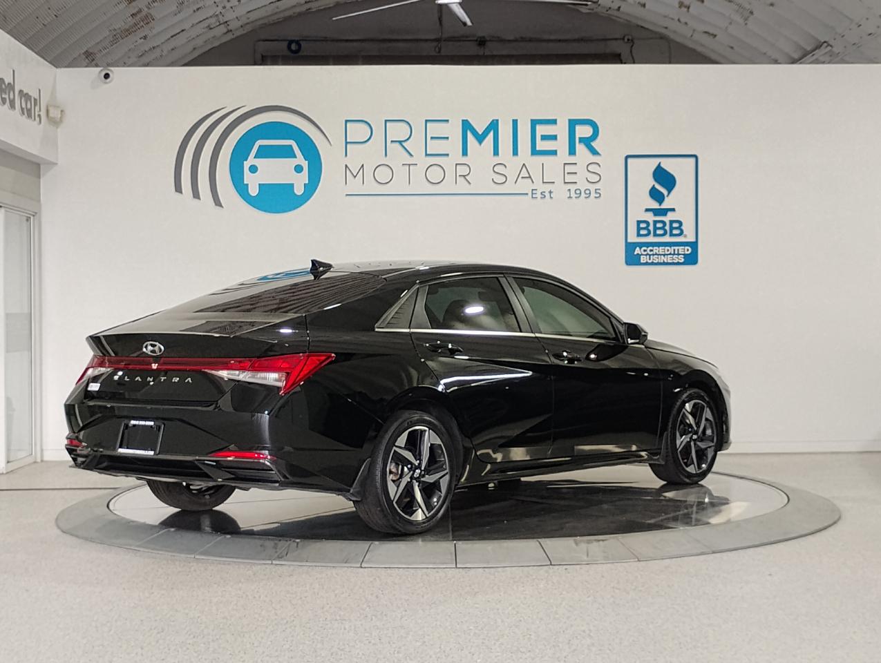 Hyundai Elantra SE Auto 2022