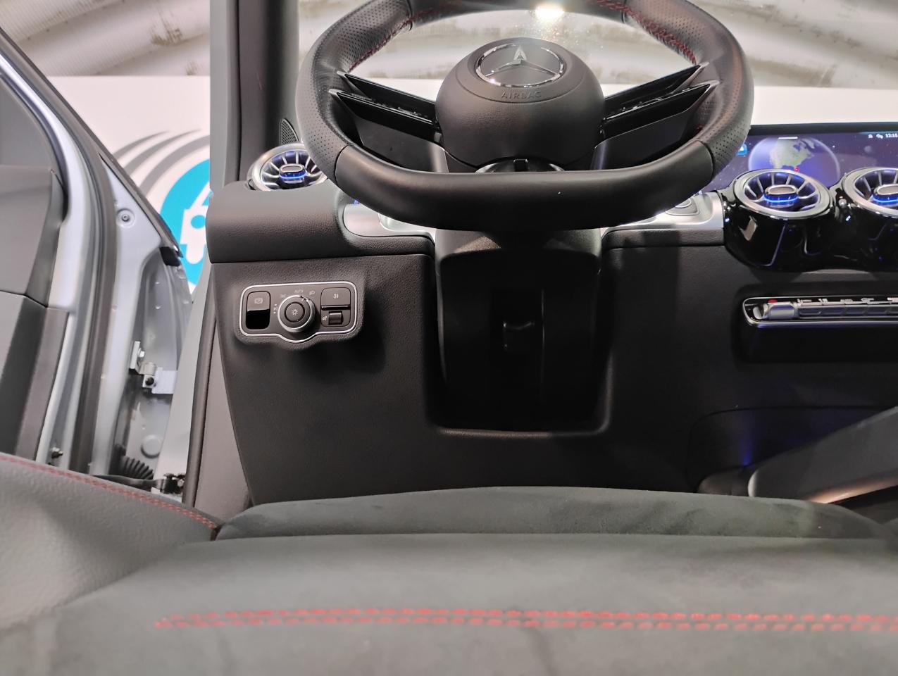 Mercedes-Benz GLB-Class GLB 250 2025