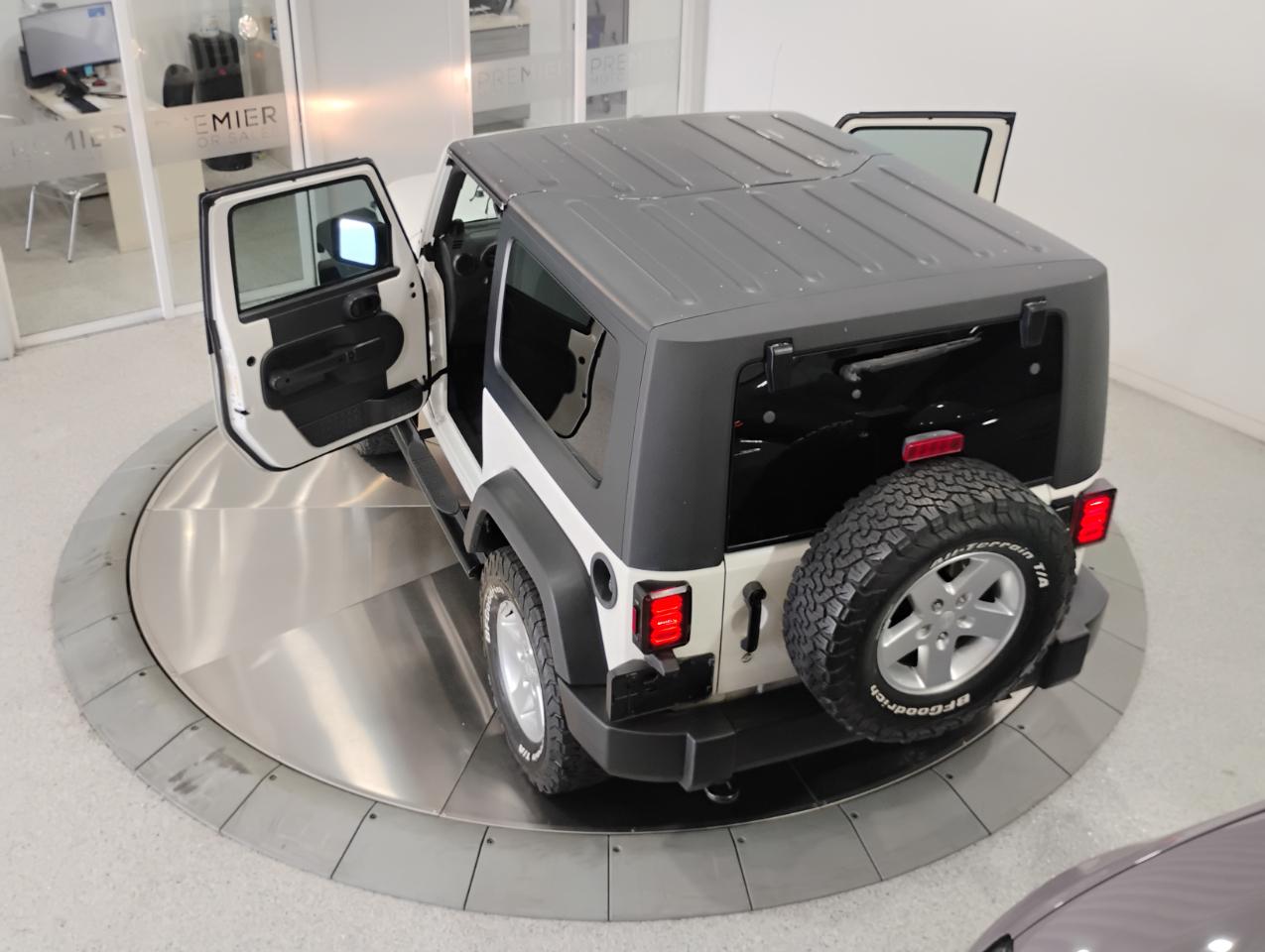 Jeep Wrangler Sport 4WD 2010