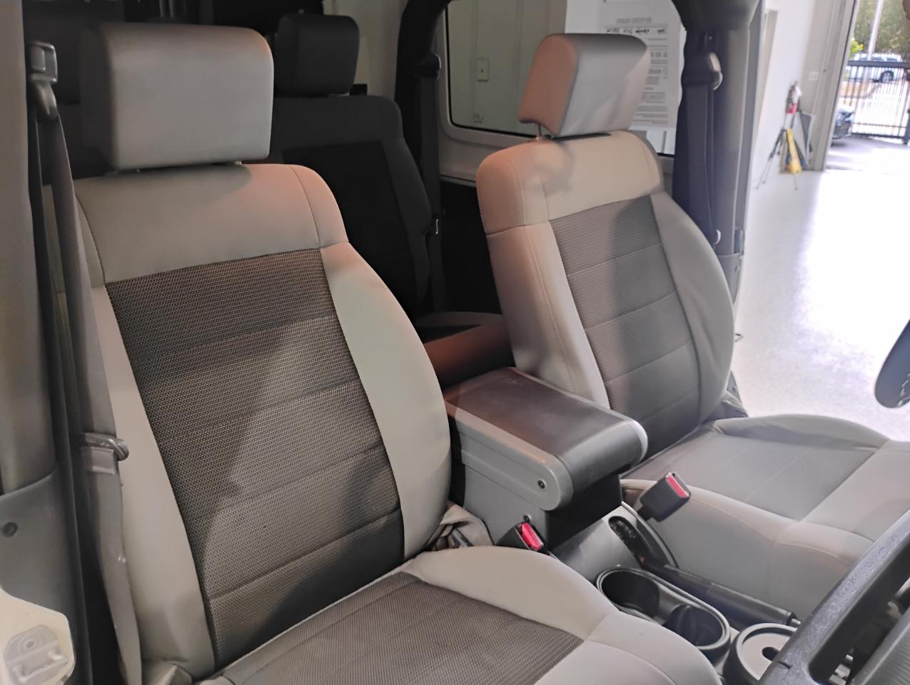 Jeep Wrangler Sport 4WD 2010