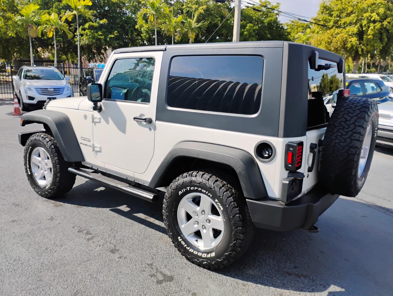 Jeep Wrangler Sport 4WD 2010
