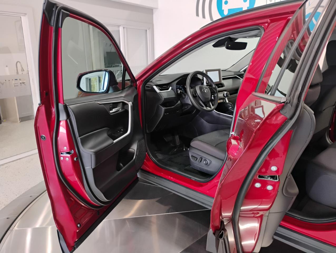 Toyota RAV4 XLE 2025