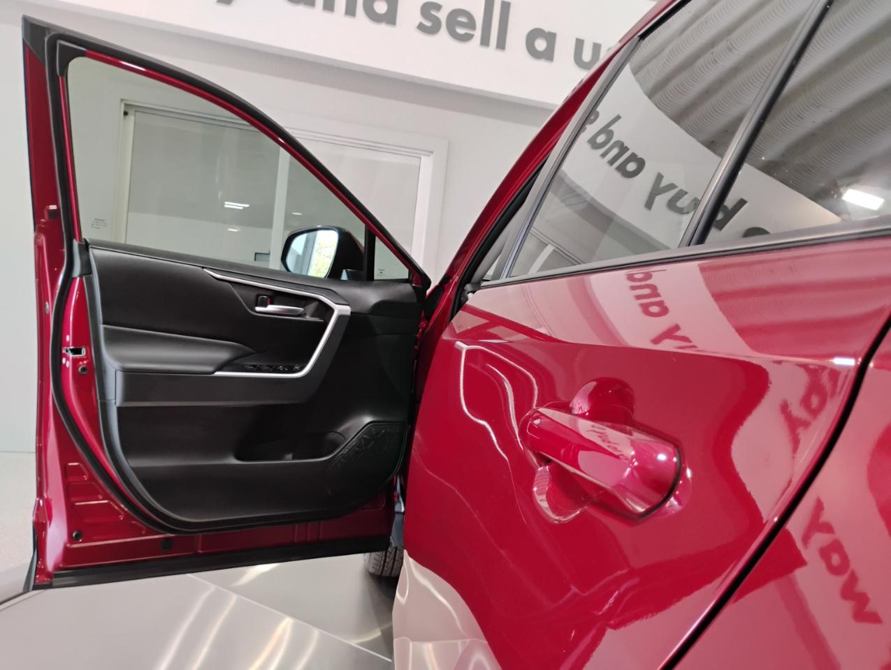 Toyota RAV4 XLE 2025