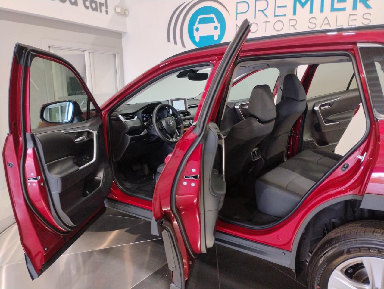 Toyota RAV4 XLE 2025