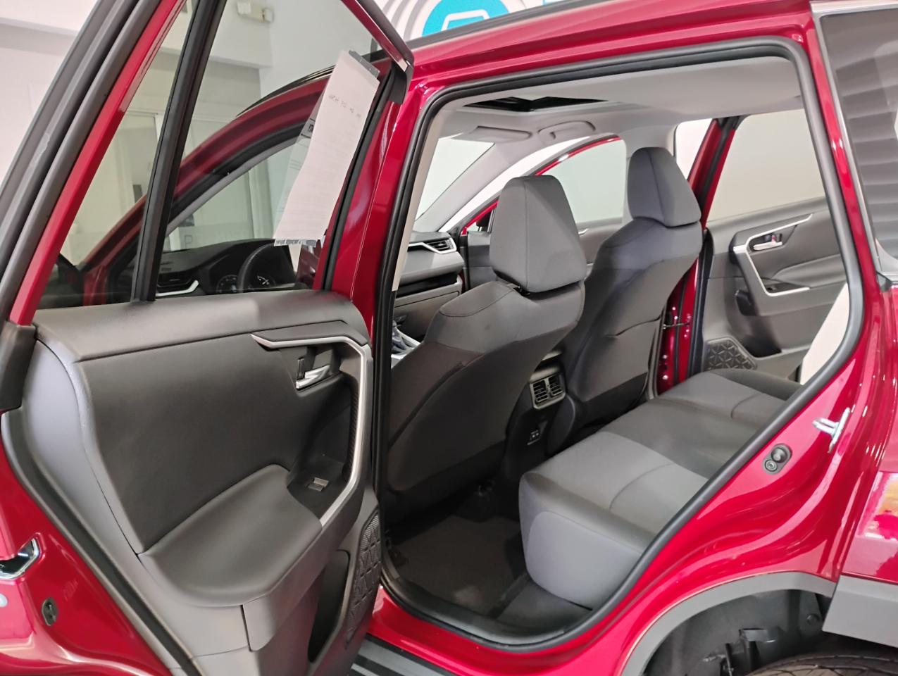 Toyota RAV4 XLE 2025