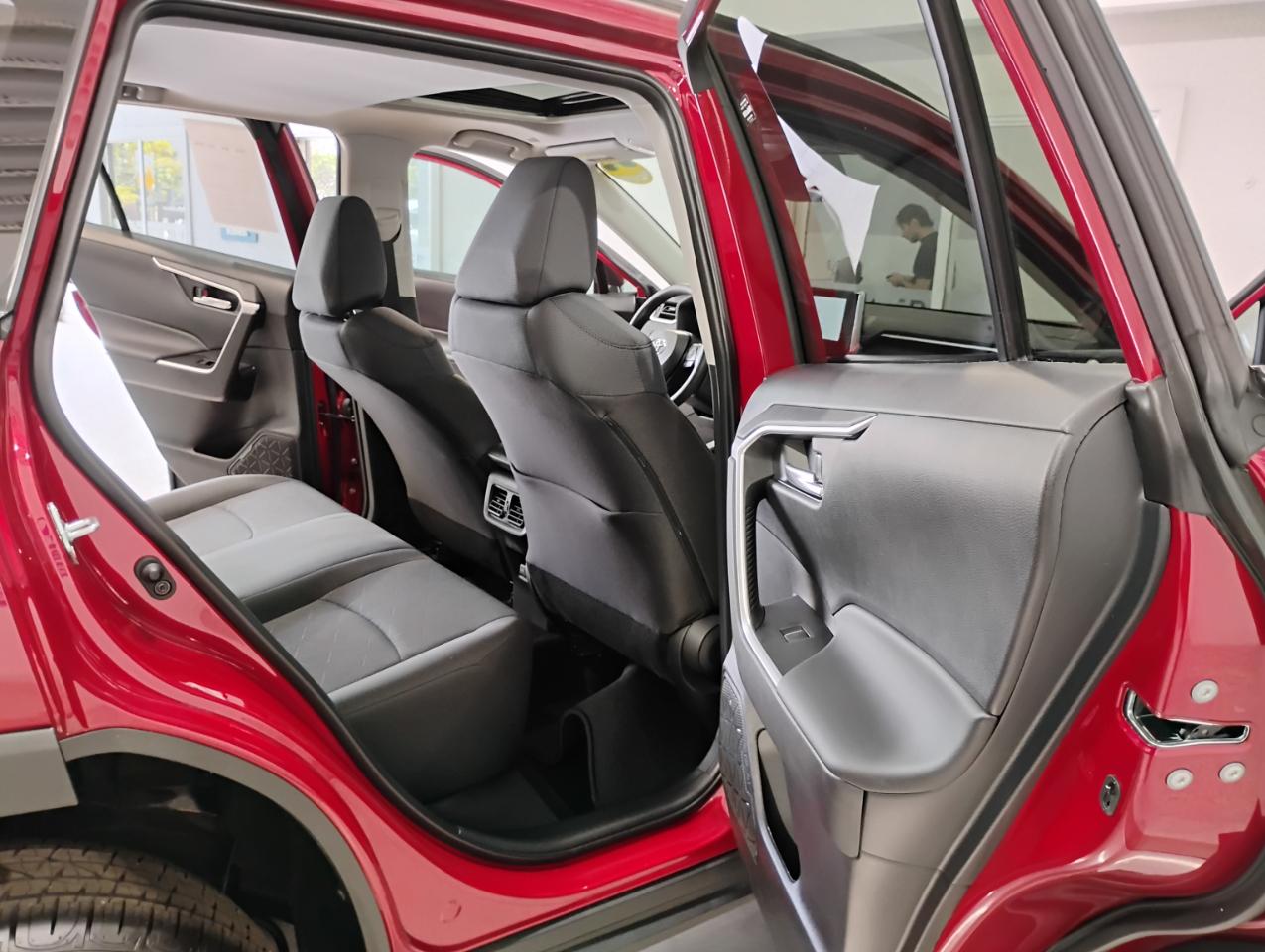 Toyota RAV4 XLE 2025