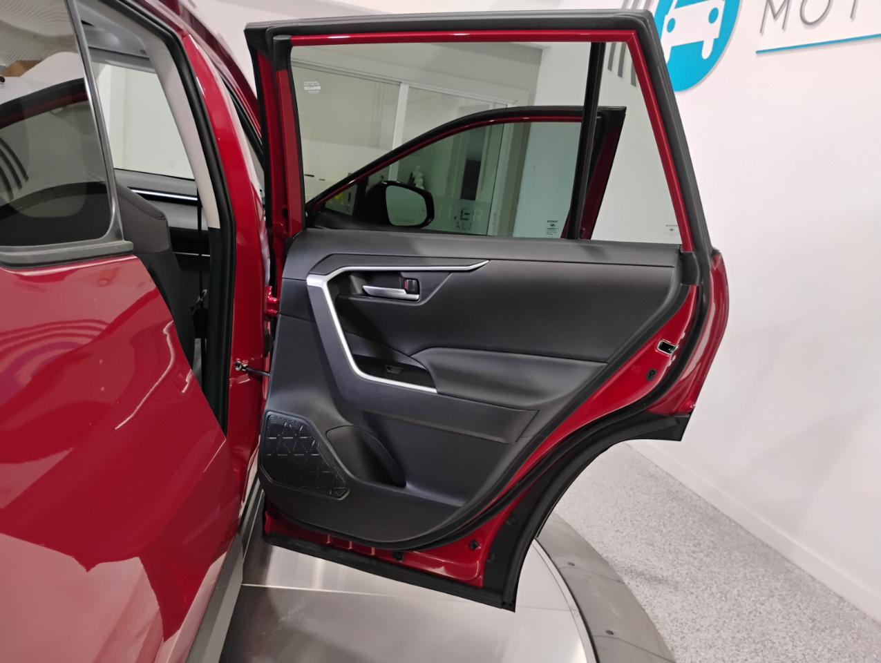 Toyota RAV4 XLE 2025